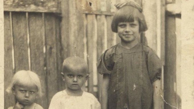Kasjopea (@anitaschelde) on Twitter photo „Panie, ja nie winien ! Nie zabijaj ! Panie, co to dziecko winne ?! Nie zabijaj !”
A jednak...1 VI 1943r <a href="/ManfredWeber/">Manfred Weber</a> & <a href="/_FriedrichMerz/">Friedrich Merz</a> szliście przez wieś Sochy...i MORDOWALIŚCIE wszystkich po kolei w tym 103 Kobiet i Dzieci z tego zdjęcia #NiemieckieZbrodnie „Panie, ja nie winien ! Nie zabijaj ! Panie, co to dziecko winne ?! Nie zabijaj !”
A jednak...1 VI 1943r <a href="/ManfredWeber/">Manfred Weber</a> & <a href="/_FriedrichMerz/">Friedrich Merz</a> szliście przez wieś Sochy...i MORDOWALIŚCIE wszystkich po kolei w tym 103 Kobiet i Dzieci z tego zdjęcia #NiemieckieZbrodnie