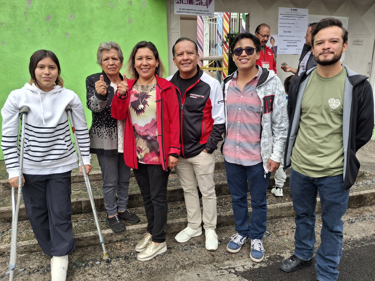Como ciudadana, acudo al llamado de la democracia, a ejercer con responsabilidad mi voto y feliz de estar acompañada con mi familia.
¡Que sea un excelente domingo para todos!🙌