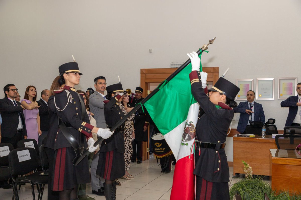 Instalación de la #SesiónPermanente de la Jornada Electoral del Proceso Electoral Extraordinario del Poder Judicial del Estado de Chihuahua
Las Magistraturas del <a href="/TEE_Chihuahua/">TEEChihuahua</a> y la Secretaría General asistieron al arranque de una #JornadaElectoralHistórica en nuestro Estado✨🗳️