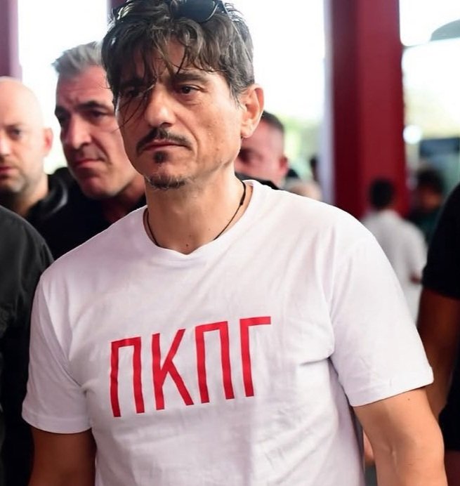 paxel81's tweet photo. Σύμφωνα με έγκυρες πληροφορίες  οι Αγγελόπουλοι θα εμφανιστούν με μπλουζάκι "4 ΣΕΡΙ F4" στο αποψινό φεστιβάλ αυτογνωσίας στο ΣΕΦ.
#olypao
#OlympiacosBC https://t.co/F3mJvgZIIy