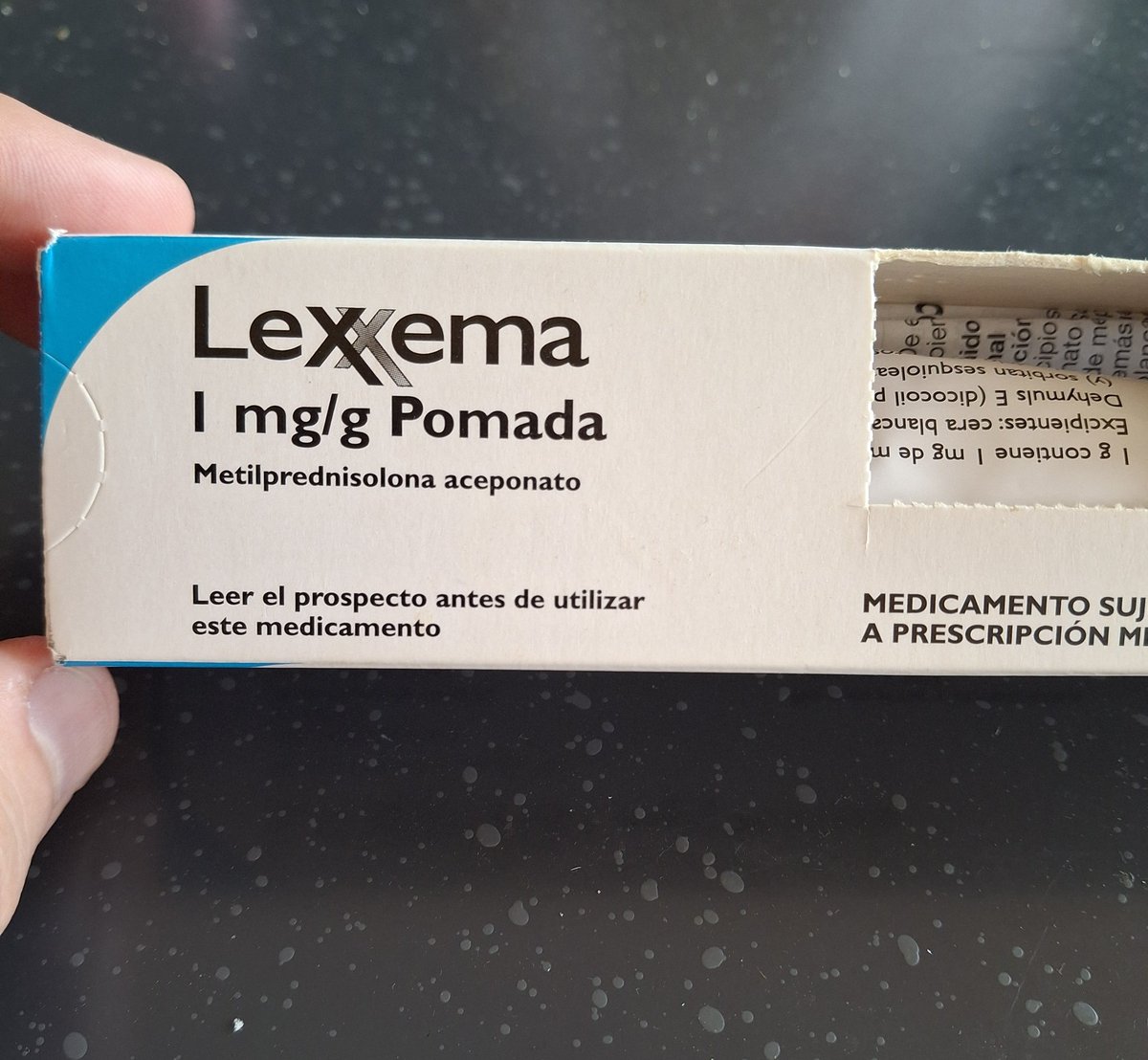 CarlosGaMart's tweet photo. El único medicamento que podemos recetar los lingüistas. https://t.co/vdwcna3Yqb