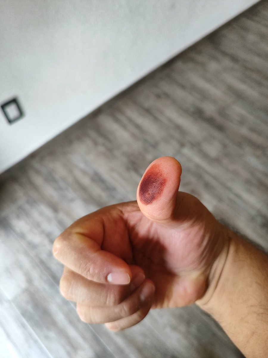 1_chets's tweet photo. @RicardoBSalinas Con este dedito te voy a cobrar todos los impuestos que no has pagado viejo guango 🤣🤣 https://t.co/hwHM0KPllr