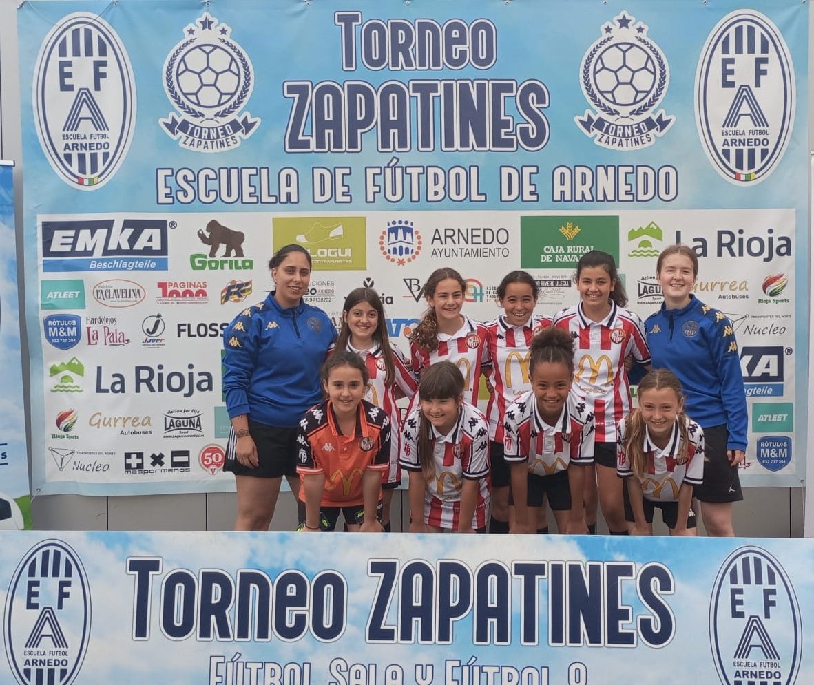SDLogrones's tweet photo. COSECHA |🇦🇹

🔸Torneo Zapatines (Arnedo)
Buen papel de nuestros dos equipos femeninos de F8 y del Alevín llegando éste último hasta la final.

🔸 Torneo Comillas.
También ha disfrutado nuestro Benjamín 2015. https://t.co/7Z1gVYGuEt