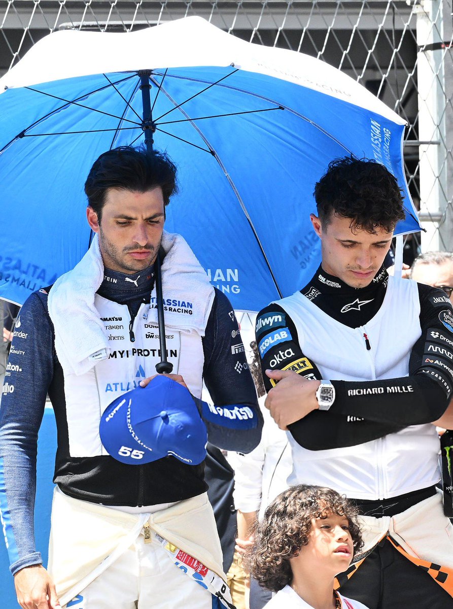 redsainz's tweet photo. sharing an umbrella is a kind of love language https://t.co/NKyNMd3yct