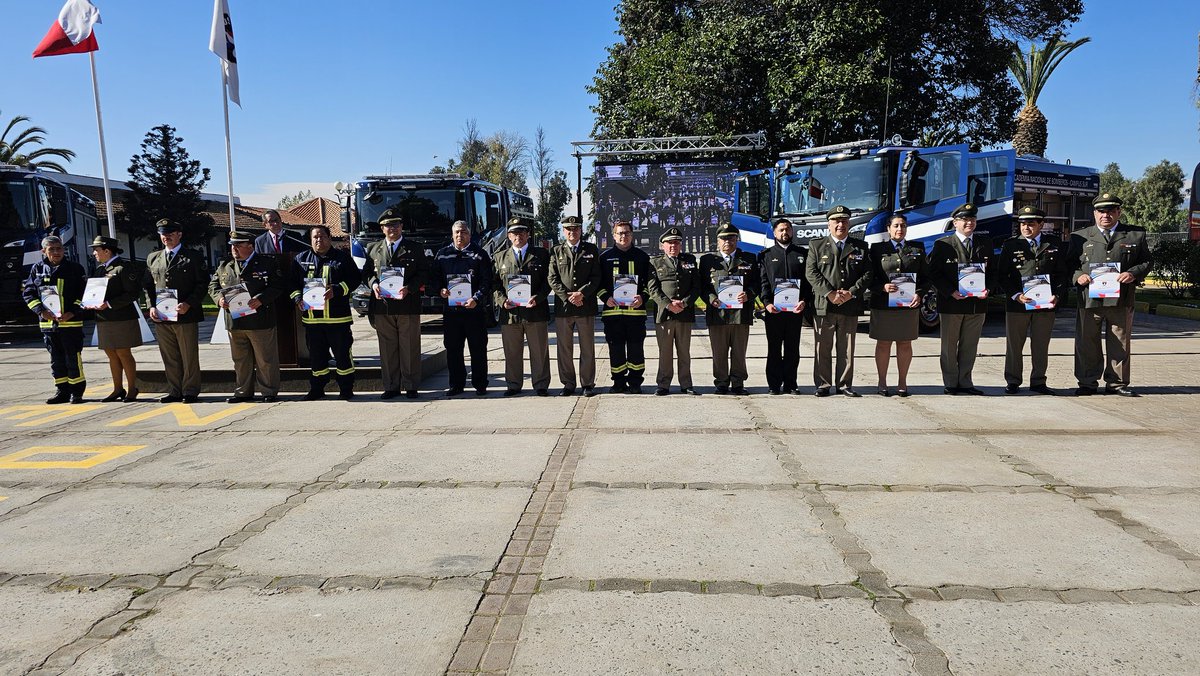 Bomberos de Chile tweet media