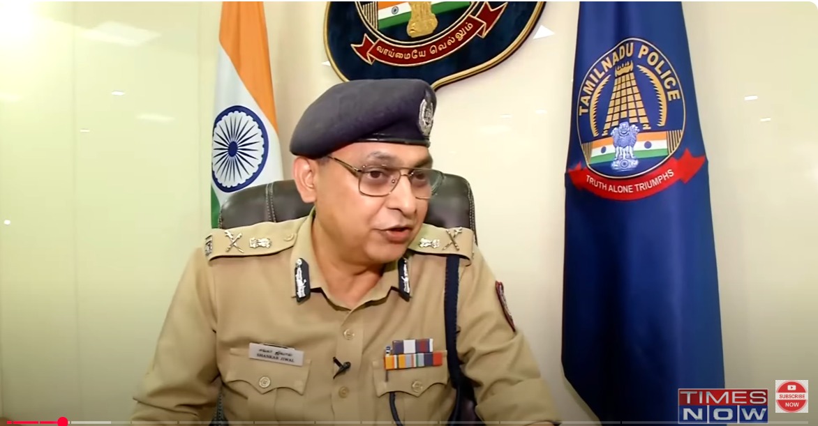 தமிழ்நாடு காவல்துறைத் தலைமை இயக்குநர் / காவல்படைத் தலைவர் (DGP/HOPF) அவர்கள் 31 மே 2025 அன்று Times Now செய்தி சேனலுக்கு ஒரு நேர்காணல் வழங்கினார். 1/20

youtu.be/aRi2ho--w6o