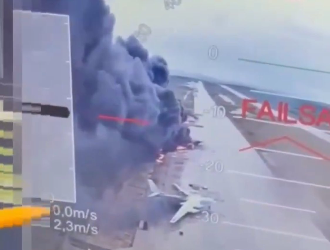 YLefkowitz's tweet image. The difference is clear:
Ukraine targeted 40+ Russian nuclear-capable long-range bombers
Russia targets civilian buildings across Ukraine daily, killing innocent men, women, and children.
One defends freedom. The other commits war crimes
They are not the same
Слава Україні! 🇺🇦🇺🇸