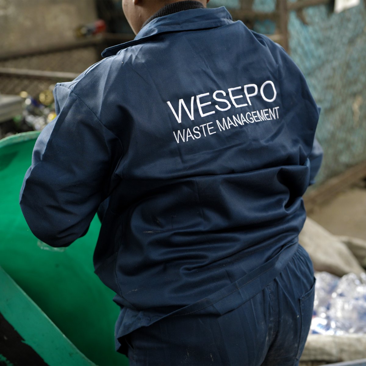 WeSEPO22's tweet photo. 🧍It starts with one person... then a community.
Drop off your recyclables and join the movement at East Park, Foxdale, or Waterfalls Mall.
#RecyclingCommunity #WeSepoFamily #ActNow 💪 https://t.co/TV9QDo1jsg