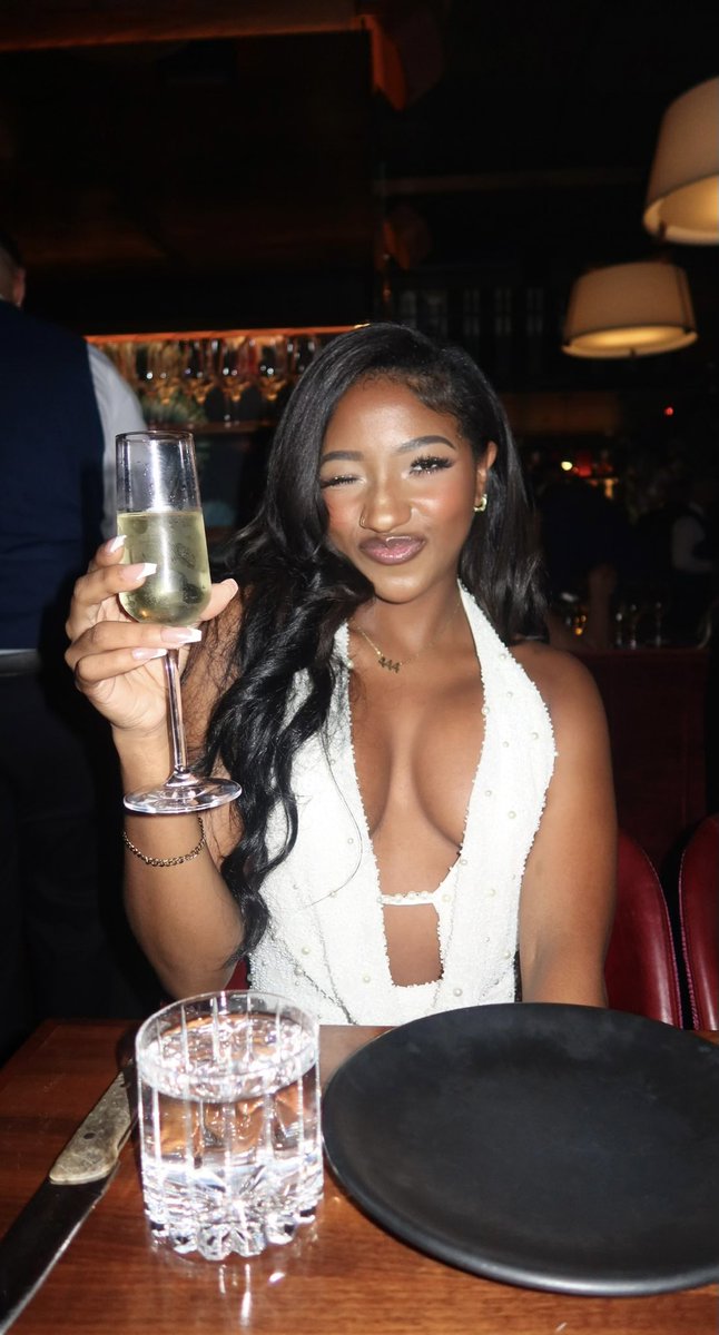 PrincessEmie4's tweet photo. Girls night out 🥂#papisteak https://t.co/RUnvrBiZwN