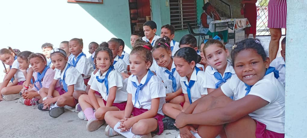 "El medio mejor para hacer buenos a los niños es hacerlos felices"
Feliz #DiaInternacionalDeLaInfancia a nuestros pioneros el relevo del mañana.
<a href="/CubaMined/">MINED</a> <a href="/Cienfuegos95386/">Comunicación Educación Cienfuegos</a> <a href="/dmepalmira1/">Educación Palmira 💙</a>