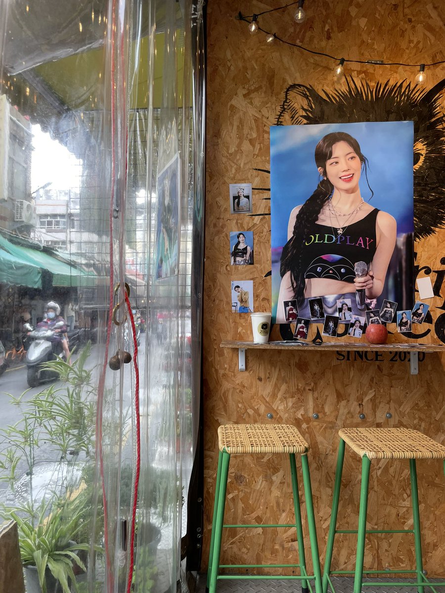 azlife0127's tweet photo. 金多賢  生日應援活動 在台灣
KIMDAHYUN  B-DAY IN TAIWAN🤍

photo from PULSE and TREE[9]
#Taiwan 
#happyDAHYUNday #TWICE 
#Dahyun #KimDahyun 
#HappyDahyunDay20250528
#김다현 https://t.co/XflLXe8DEN