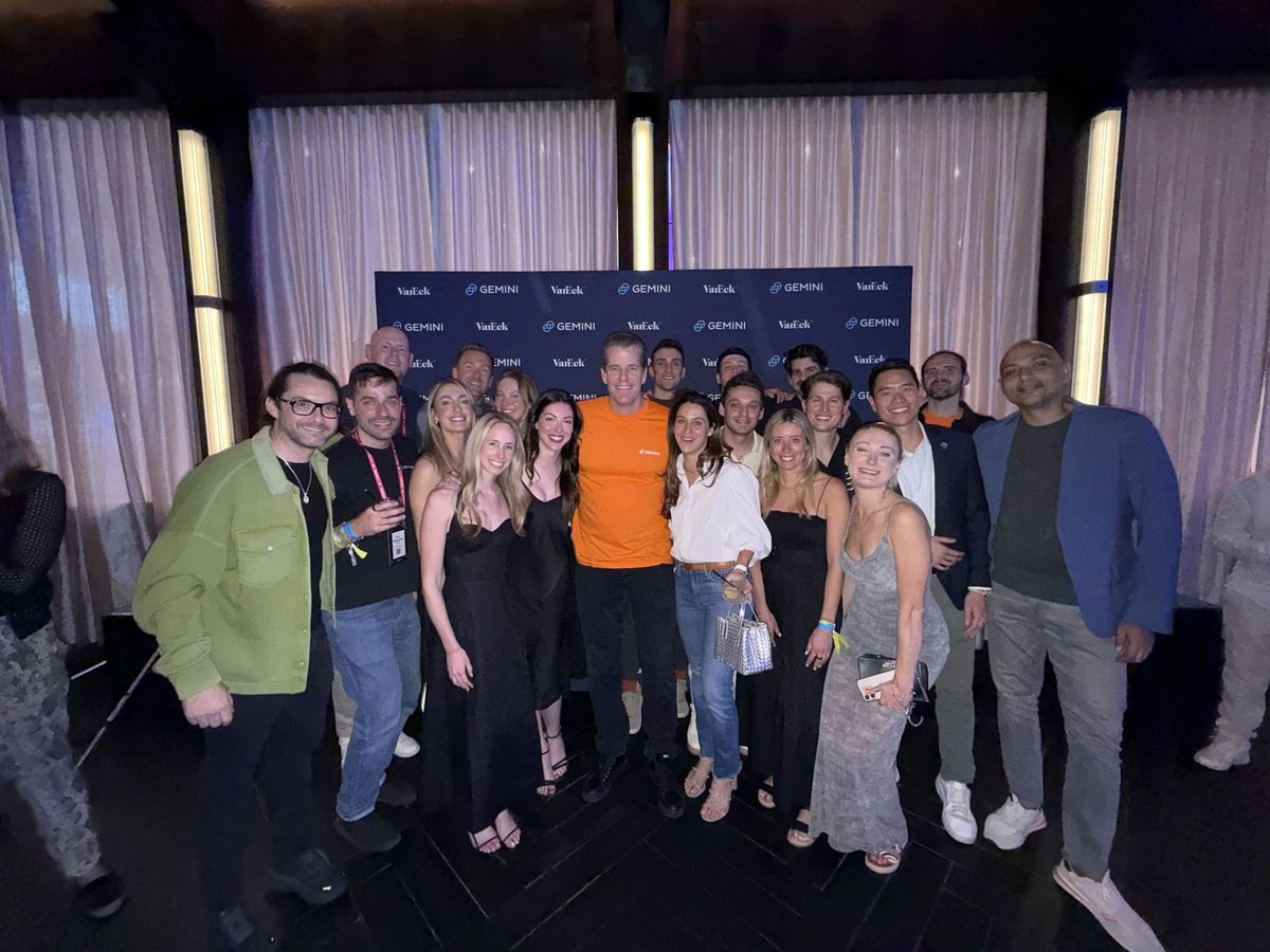 chev0r's tweet image. What a week. What a conference. And what a time to be a bitcoiner.
An amazing experience getting to meet internet friends, make new friends, rip around Vegas in cyberbeats, and connect with so many other passionate folks. Cant wait to run in back next year.
Onwards.