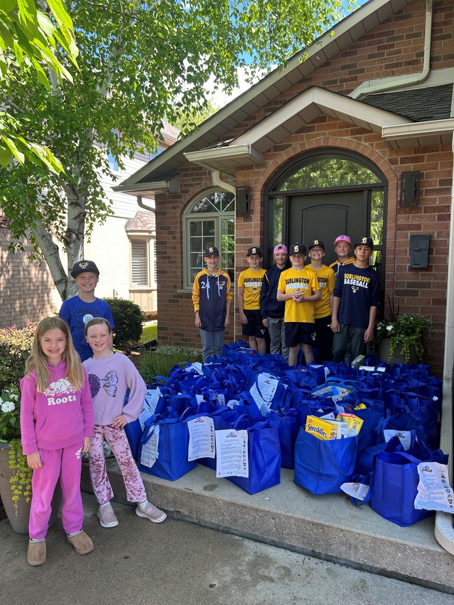 The U13AA Bulls team stepped up to the plate to canvass their neighbourhoods &amp; collect food donations! <a href="/bomba/">Blair</a> is ready to make a big impact in our #BurlON community. Join us June 7 &amp; 8 when teams drop off their non-perishable food collections <a href="/nelsonhdsb/">Nelson High School</a>! #kidsfeedingkids
