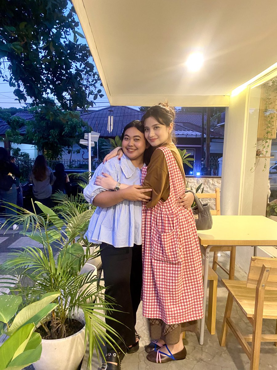 funnyffv's tweet photo. Sebagai pengikut Audinna dan beberapa kali sering bertemu serta ngobrol, she’s the girl with positive mind. Banyak sekali obrolan sama beliau yang bikin aku makin ngefans dan terinfluence :_)  Aip Aip..bisa bisanya ya loo bikin berlian ternodai!!! https://t.co/27xO7jdncm