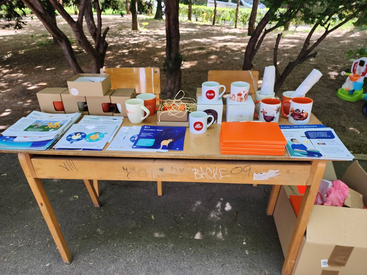 MS_Platforma's tweet image. Komšije sa Medaka su danas (od 12h do 16h) organizovale humanitarni bazar za svog komšiju, i našeg saborca Nikolu, kome su potrebna određena medicinska pomagala.

MS je nepredvidiva bolest, koja znatno može da nam oteža svakodnevicu.

Budimo solidarni! 🧡 
#multiplesclerosis