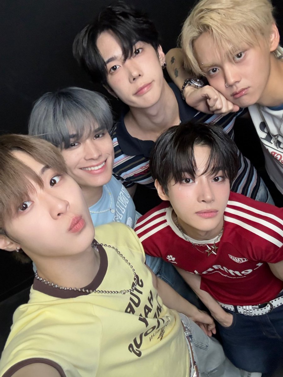 [💙_#원팩트]

태국 앤하트와 함께한 첫 콘서트!
재밌게 즐겨줘서 고마워🩶
다음에 또 보자 ꒰ᐡෆɞ̴̶̷ ·̮ ɞ̴̶̷ෆᐡ꒱

#ONEPACT #원팩트
#OUTSHINE_THE_HORIZON