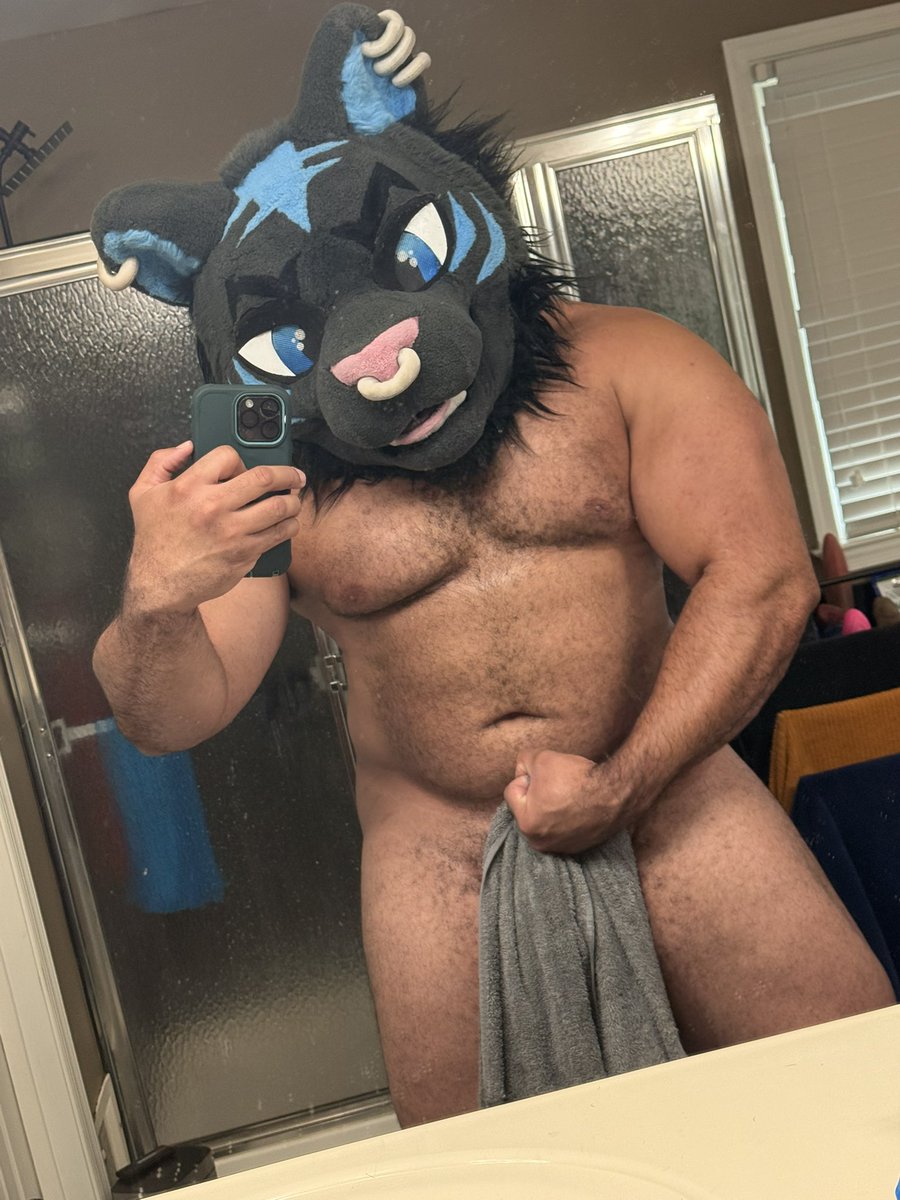 Dad needs a good son to breed and worship this body…who’s ready to take on this tiger?~