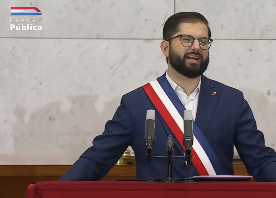 El mejor presidente Gabriel Boric en su última cuenta pública “Y las violetas que florezcan al andar “ Chile 🇨🇱 tiene la mejor economía de Latinoamérica, no cometamos nunca el error de nuestros hermanos argentinos 🇦🇷 con el monstruo de Milei