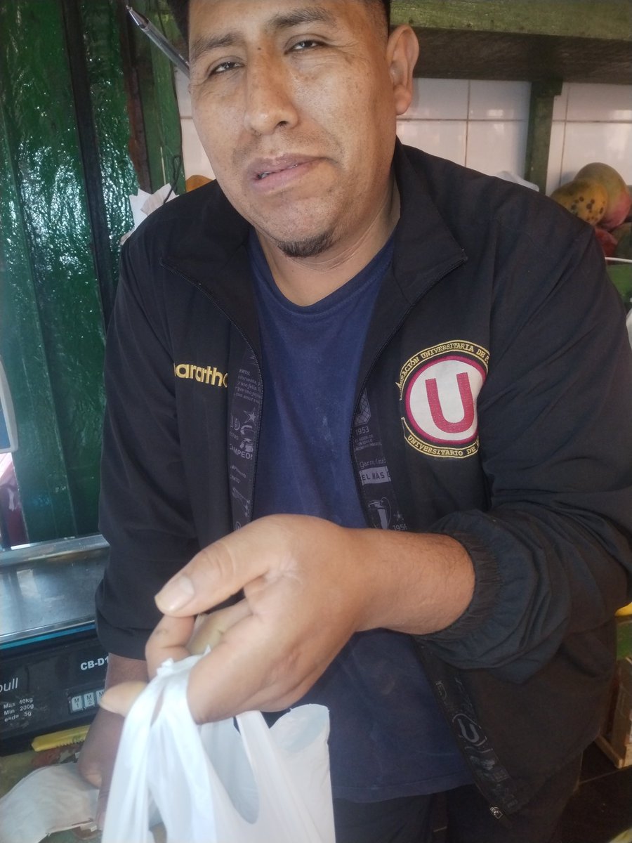 Voy a comprar el desayuno y mi casero me recibe vestido de gala.

Grande Darío carajo 🏆