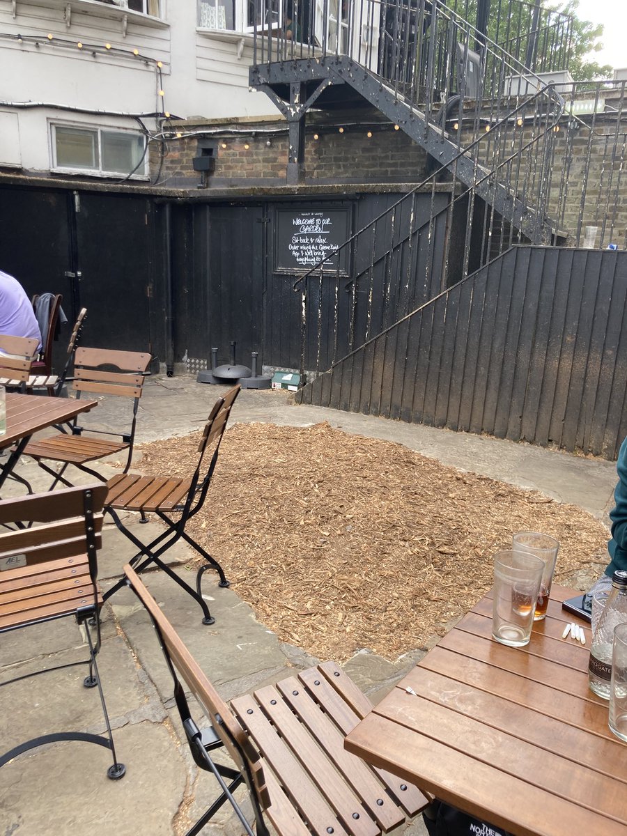 Sad to see the beautiful weeping willow at The Prospect of Whitby has been cut down