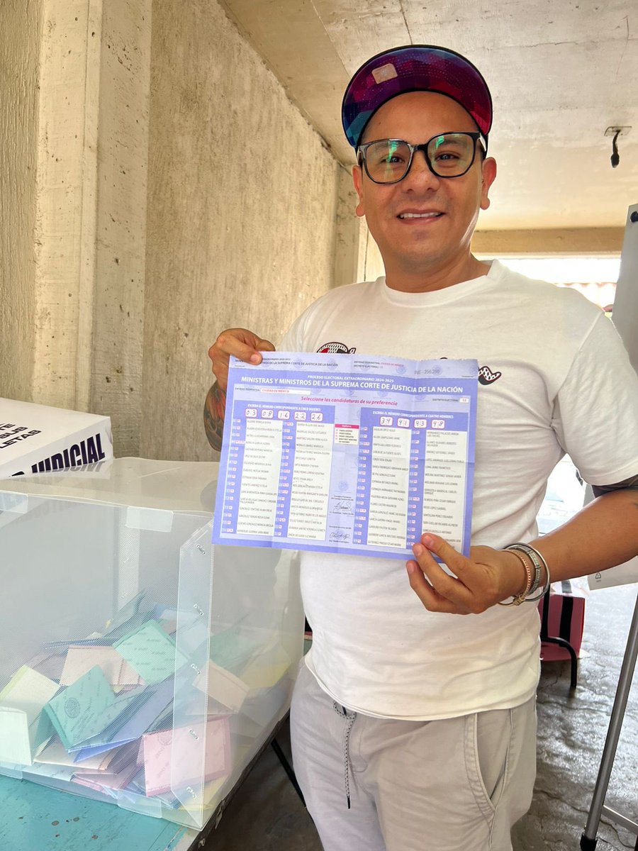 venaderoizt's tweet image. Ya ejercí mi derecho al voto y cumplí con la democracia.

#YoYaVote por un #NuevoPoderJudicial para que junt@s sigamos construyendo y haciendo historia.

#ElecciónJudicial 🗳️
#ElecciónPopular 🗳️