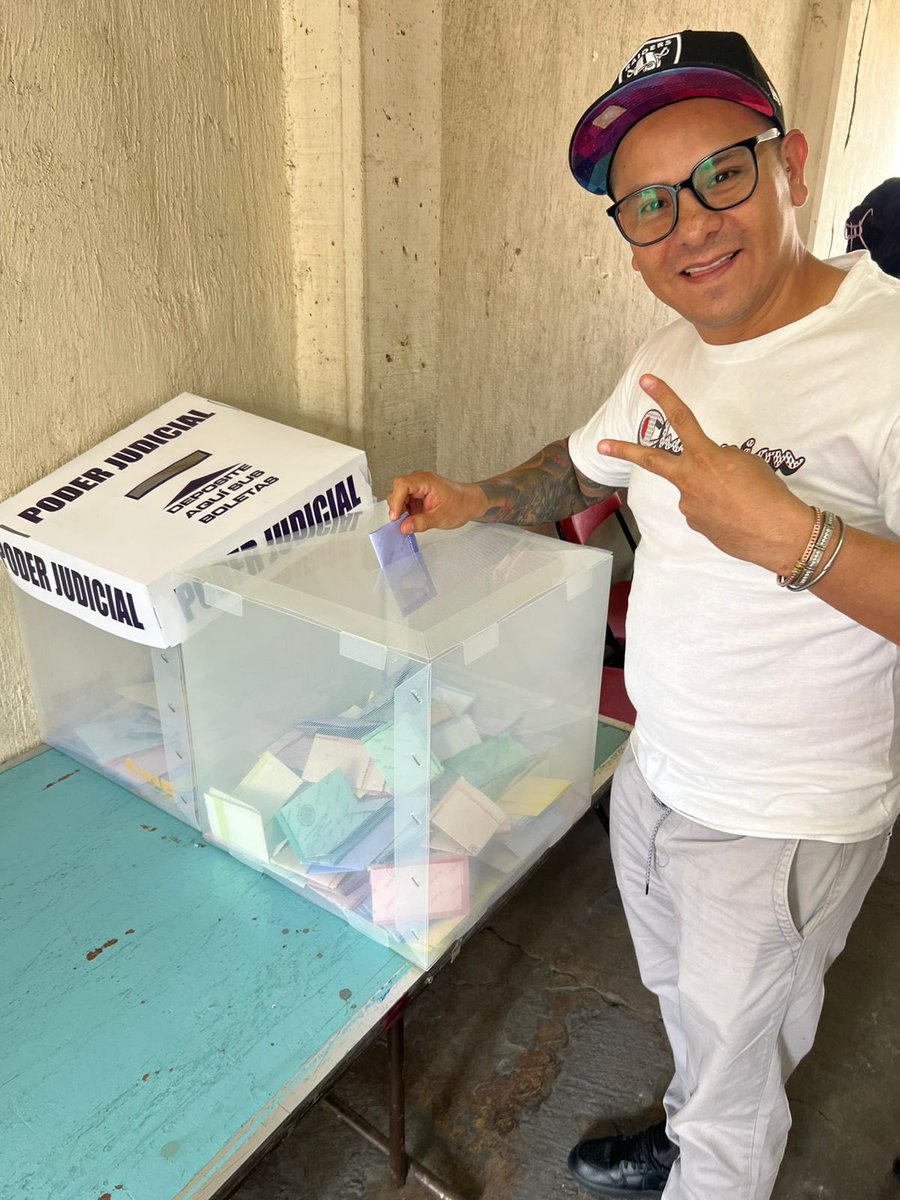 venaderoizt's tweet image. Ya ejercí mi derecho al voto y cumplí con la democracia.

#YoYaVote por un #NuevoPoderJudicial para que junt@s sigamos construyendo y haciendo historia.

#ElecciónJudicial 🗳️
#ElecciónPopular 🗳️