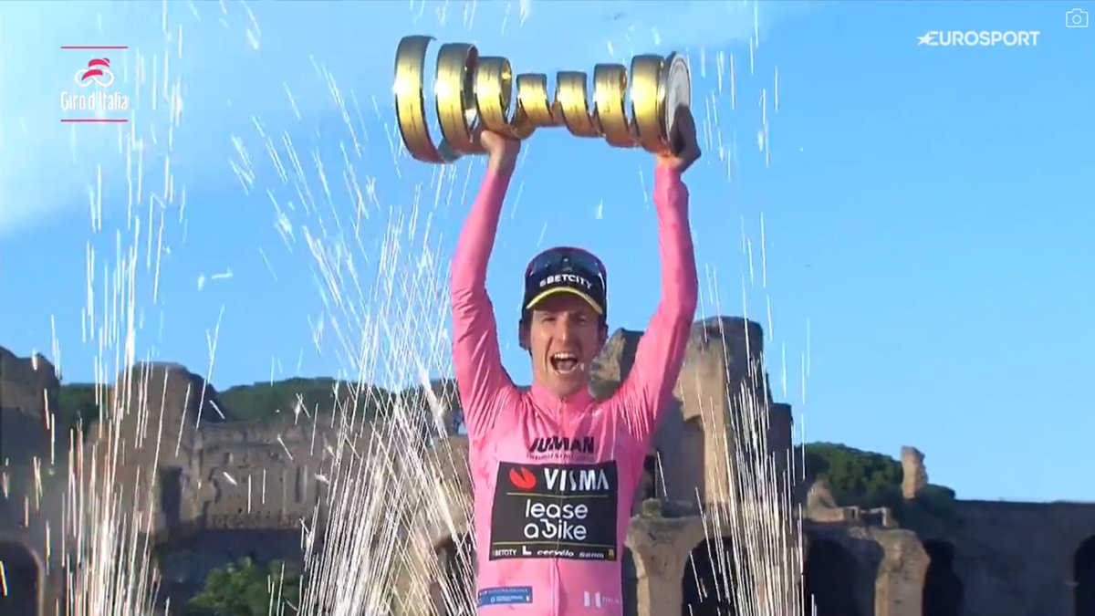 Simon Yates wins the best trophy in sports: Il Trofeo Senza Fine. 🩷
#GirodItalia