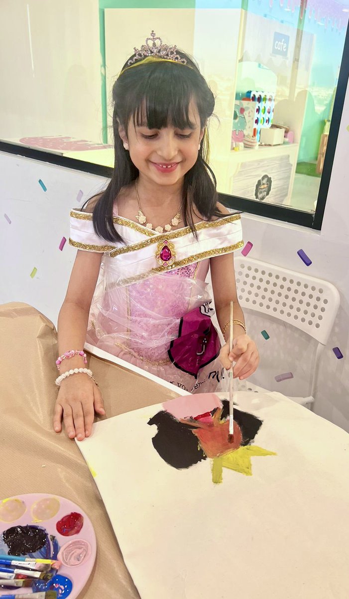 #العيد على الأبواب ومعه الهدايا ولمة الأحباب🌙✨
قصة "حفلة أميره" و "أميره الأميره" متوفرة للبيع على متجرنا الاكتروني #كادي_ورمادي ومناسبة للبنات من عمر ٤-٩سنوات👧🏻💝

salla.sa/kadiandramadi/…