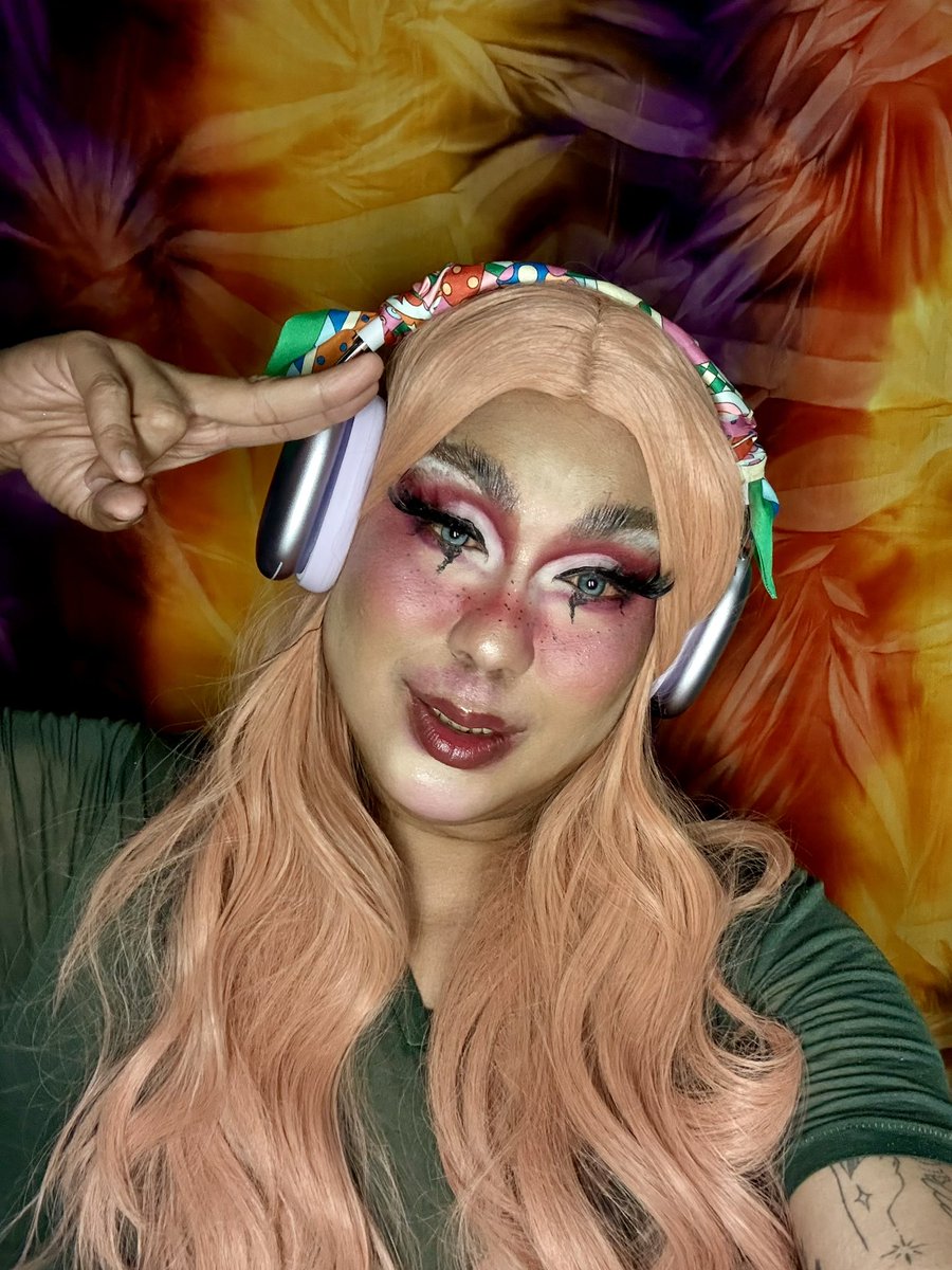 fembaby_08's tweet photo. Catch me on twitch! Eme. 

Missed doing e-girl makeup. U gotta admit it eats. https://t.co/nwF52F2hy9