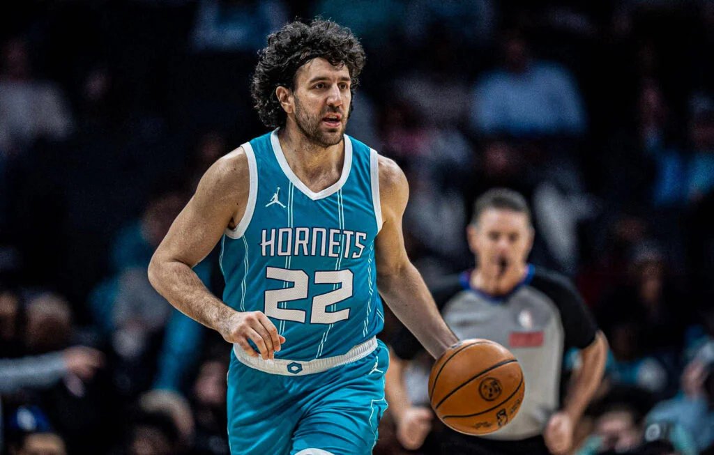 Olympiacos, the team in the edge of an upheaval is about to find their floor general. Club had a meeting with Serbian star, Vasilije Micic and describe their vision including the player’s role in the team. Fener and Milano are also lurking like hungry wolves.