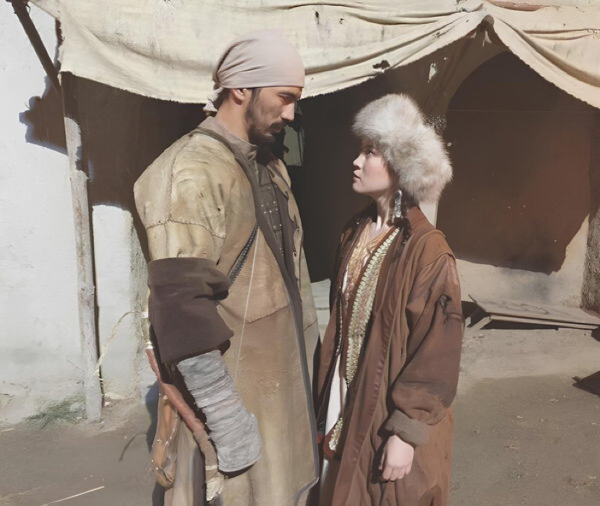 Türkle evlen, Türk'ü yaşat, Türklüğü yaşa!