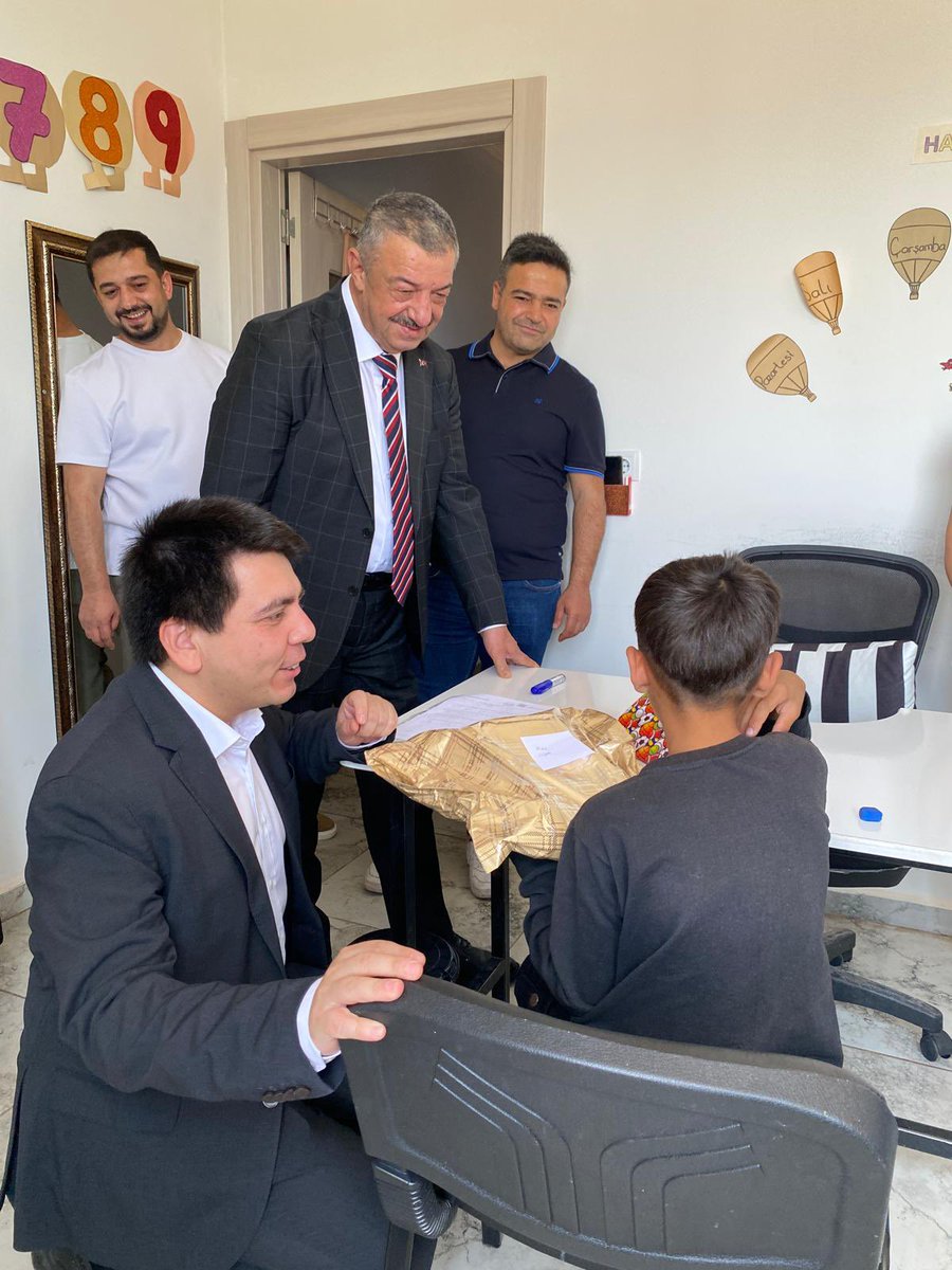 ŞİRVAN KAYMAKAMLIĞI (@sirvankymkmligi) on Twitter photo Şirvan Özel Eğitim ve Rehabilitasyon Merkezi ziyareti.
İlçe Kaymakamımız Sayın <a href="/aaaltintass/">Ahmet Ali Altıntaş</a> , Belediye Başkanımız Sayın Necat CELLEK ve İlçe Milli Eğitim Müdürümüz Sayın Nizamettin KAPLAN Özel Şirvan Rehabilitasyon Merkezini ziyaret ederek öğrencilerimizle bir araya geldiler Şirvan Özel Eğitim ve Rehabilitasyon Merkezi ziyareti.
İlçe Kaymakamımız Sayın <a href="/aaaltintass/">Ahmet Ali Altıntaş</a> , Belediye Başkanımız Sayın Necat CELLEK ve İlçe Milli Eğitim Müdürümüz Sayın Nizamettin KAPLAN Özel Şirvan Rehabilitasyon Merkezini ziyaret ederek öğrencilerimizle bir araya geldiler