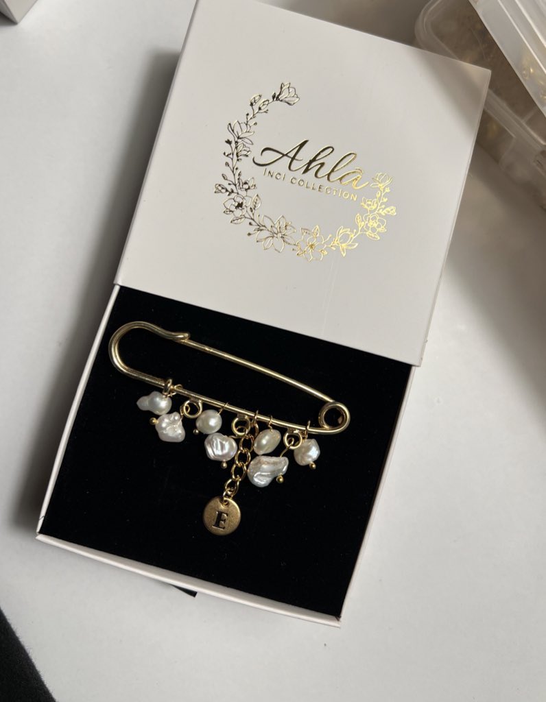 BAYRAM ÇEKİLİŞİMİZDE TAM 4 KİŞİYE HEDİYE VERİYORUZ 🌸 

1. Kolye , 2.saat , 3.bileklik, 4.yaka iğnesi hediyemiz var..
Kazananlar modellerde değişiklik yapabilirler 💗 

Çekilişe katılmak için Beni takip et, Bu tweeti beğen , istediğin modeli yorumda belirt ✨🤍
 
💗🌸