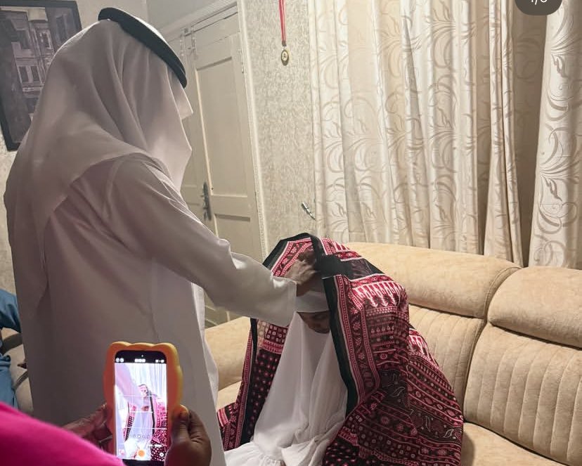 “Najua kila mmoja wenu anapicha tofauti kabisa kuhusu Diamond Platnumz na KUOA, ila tu nataka leo niwaambie kuwa huyu Diamond Platnumz alishawahi kuoa na kuna siku nitawaambia ilikuaje” Diamond Platnumz kupitia Instagram