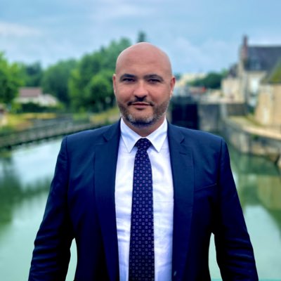 ComeDunis's tweet photo. #NouvellePhotoDeProfil https://t.co/D1Uc9LOera