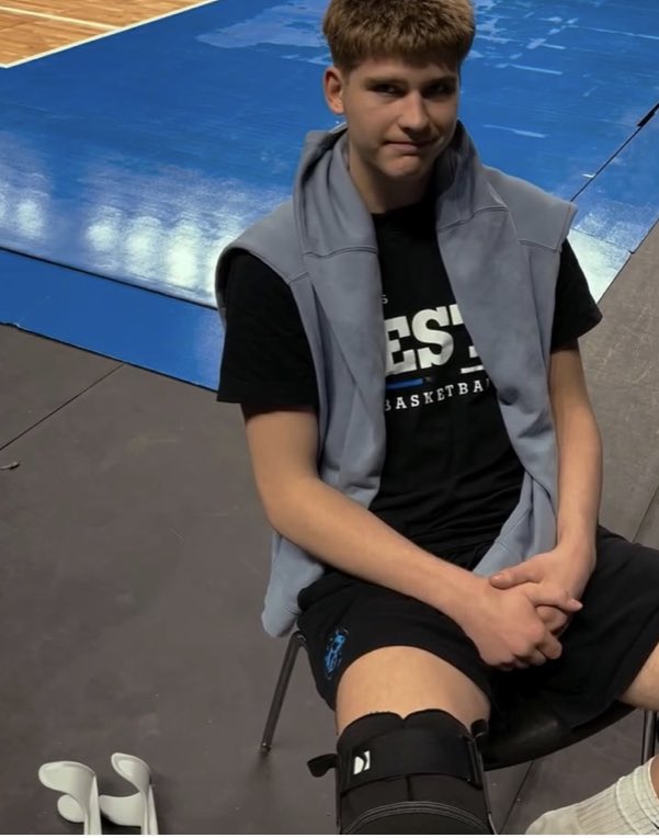 FriarFlashbacks's tweet image. Providence freshman Stefan Vaaks underwent surgery

“Dr. Kaspar Rõivassepp said that since two ligaments are still damaged, it would be better to have surgery in order for the knee to remain stable later.”

Vaaks will return in 4-5 months

#PCBC #PCBB #Friars
(Siim Lõvi/ERR)