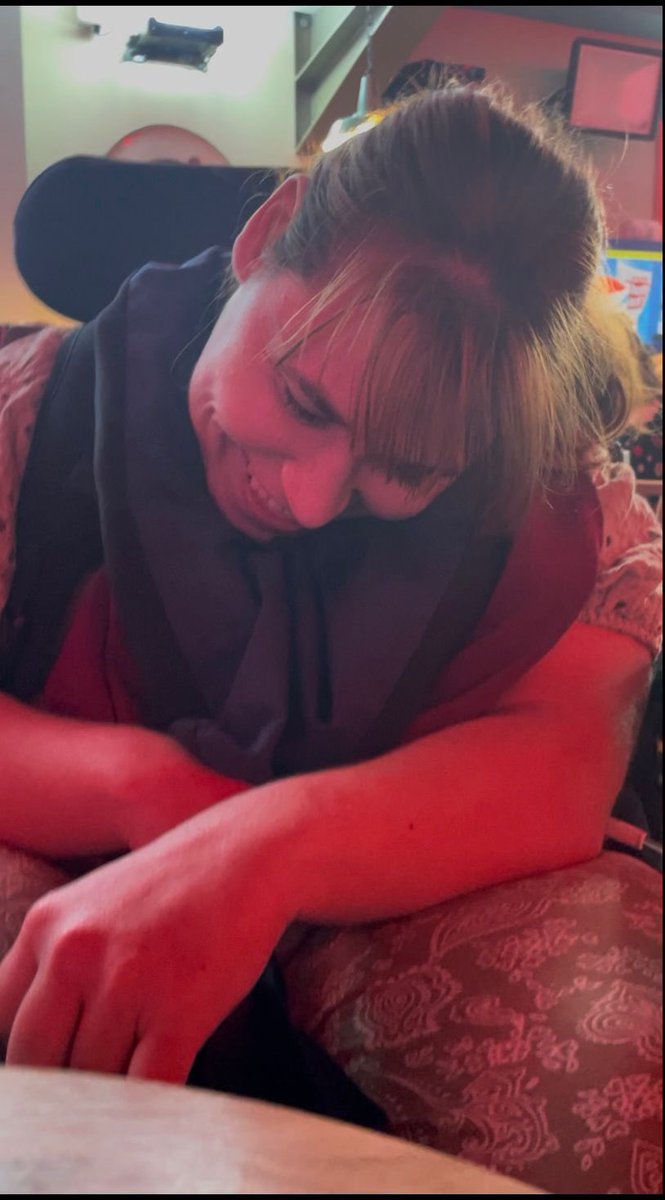 PurestSupport's tweet image. Olivia and Lauren had a nice weekend staying in our caravan at Haven Seashore this weekend, enjoying the evening enterainment after having been to the out there festival during the day.