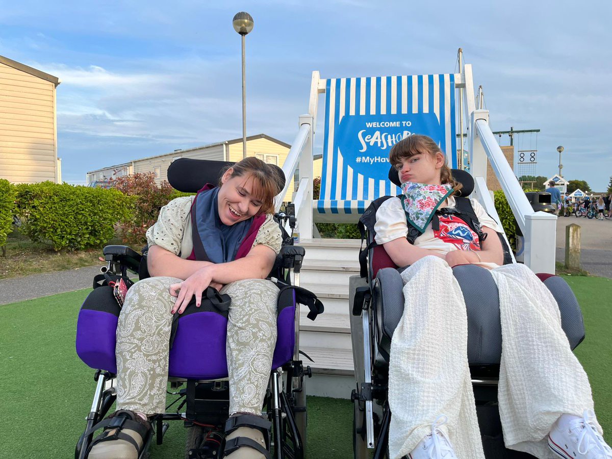 PurestSupport's tweet image. Olivia and Lauren had a nice weekend staying in our caravan at Haven Seashore this weekend, enjoying the evening enterainment after having been to the out there festival during the day.