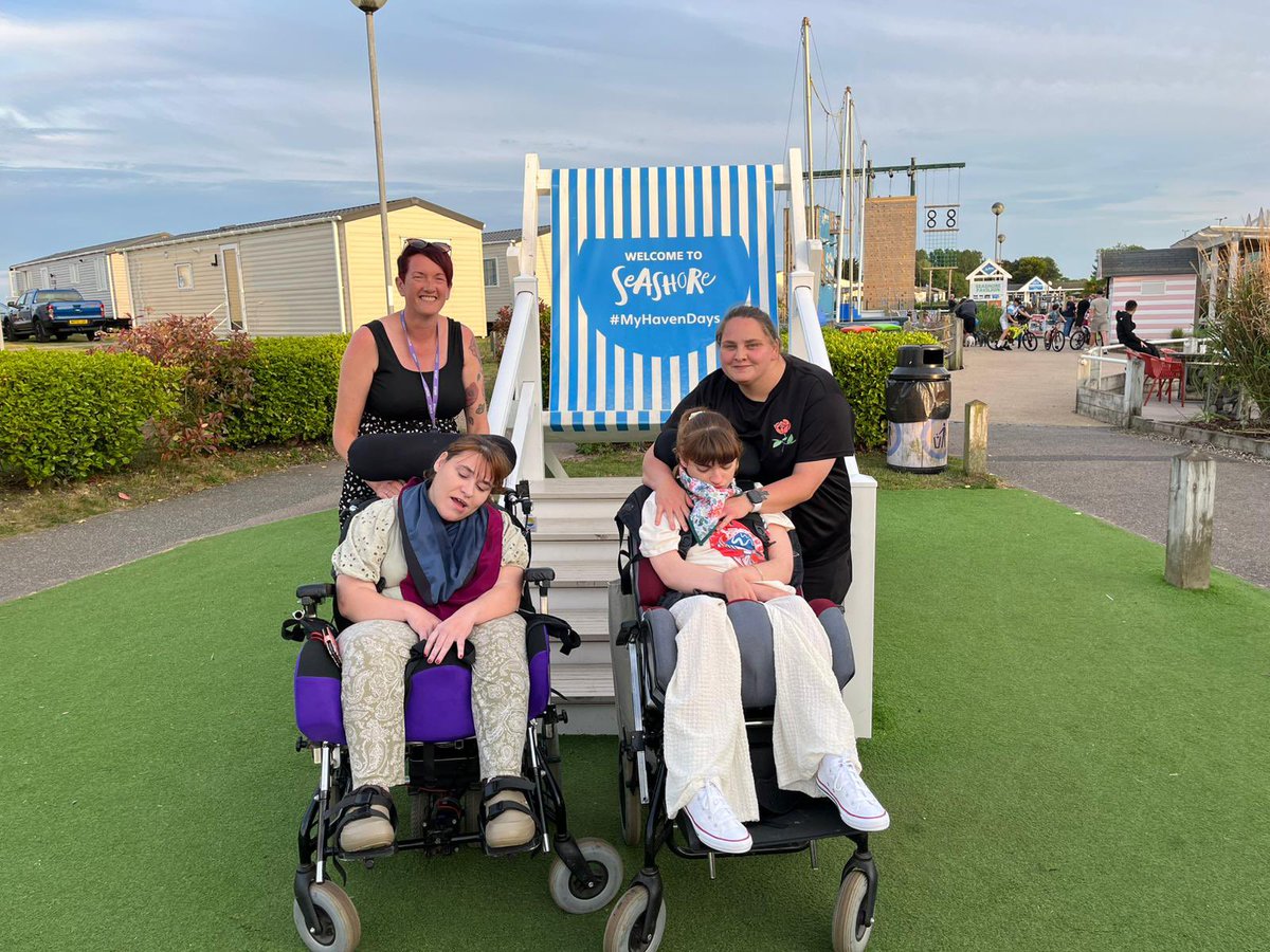 PurestSupport's tweet image. Olivia and Lauren had a nice weekend staying in our caravan at Haven Seashore this weekend, enjoying the evening enterainment after having been to the out there festival during the day.