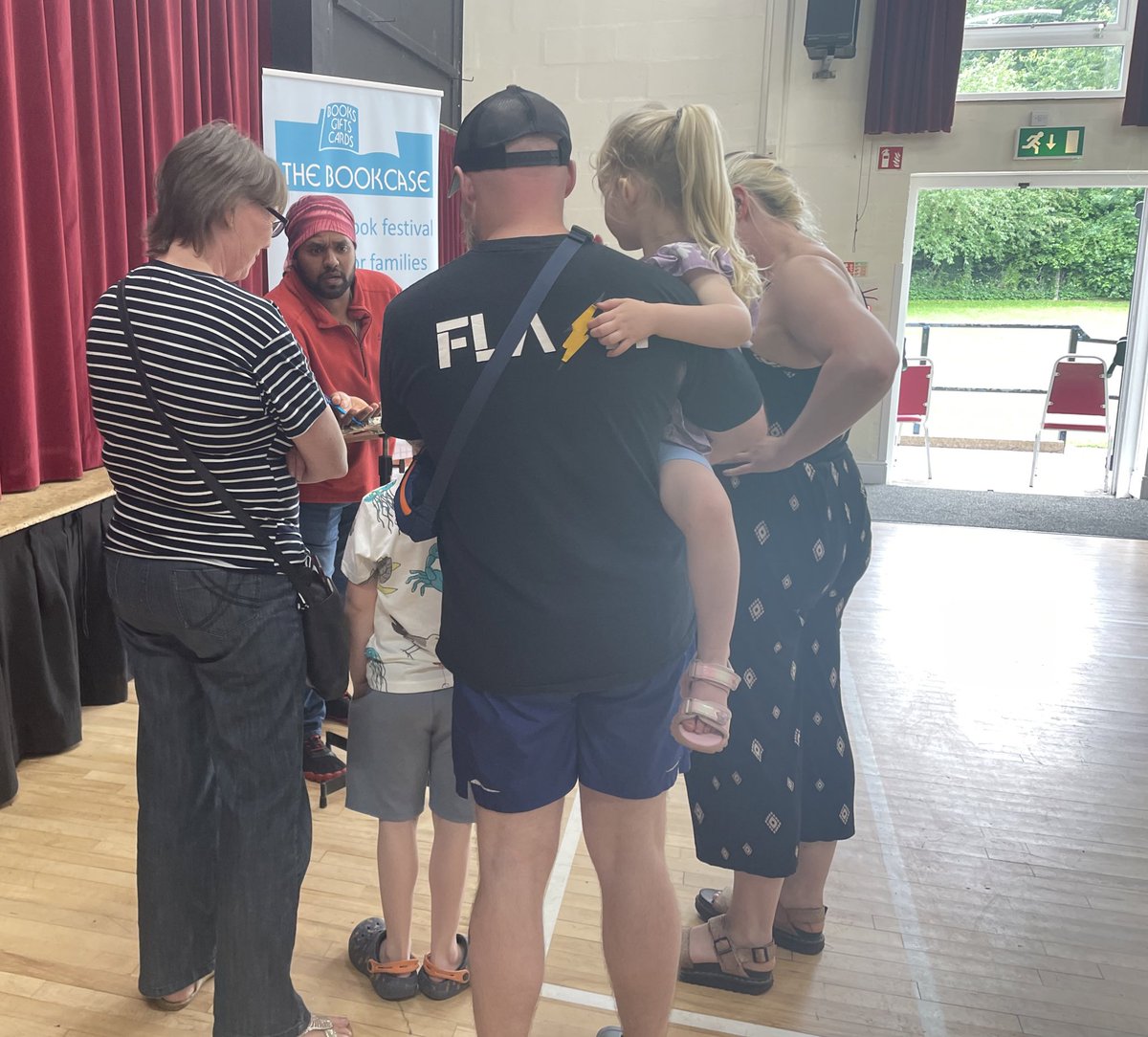 Final service station / petrol stop of this epic road trip for Hamza’s Wild World - London &gt; Lowdham &gt; Crickhowell &gt; Hay &gt; Crickhowell &gt; Newbury!! 📚 🐆