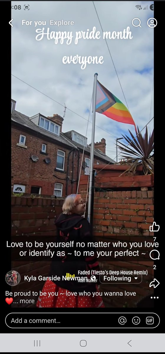 trish_saxton's tweet photo. @midnightswarla This is my other daughter kyla  she's just got back from holiday en put this up in her garden x https://t.co/1gQb1ZFOmH