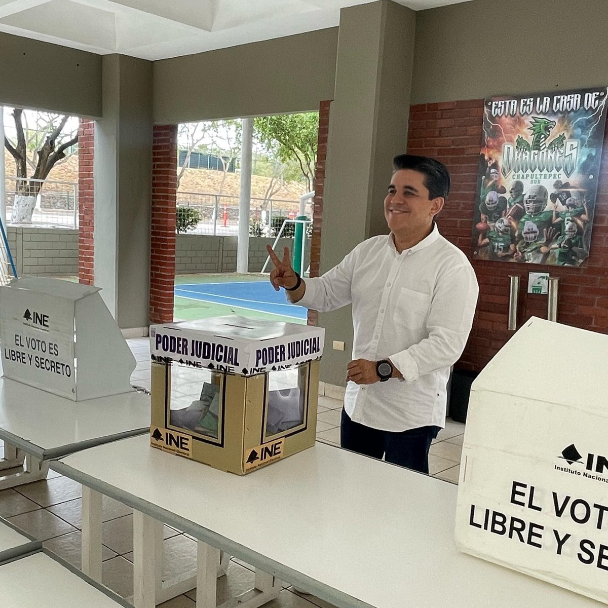 ¡Yo ya voté! 😎🗳️

Ejercer nuestro derecho al voto es parte del compromiso ciudadano con la democracia.

¡Viva la democracia! 🇲🇽🤟