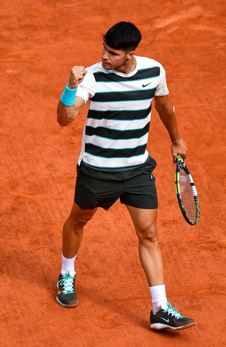 Alcaraz beats Ben Shelton 7-6 6-3 4-6 6-4

What a match.

11th Grand Slam Quarterfinal.

11th consecutive win at Roland Garros.

11 match win streak. 

Lucky number 11… but nothing lucky about the way he’s playing. 

✅4th consecutive Roland Garros QF

Turning it up a notch. 🇪🇸