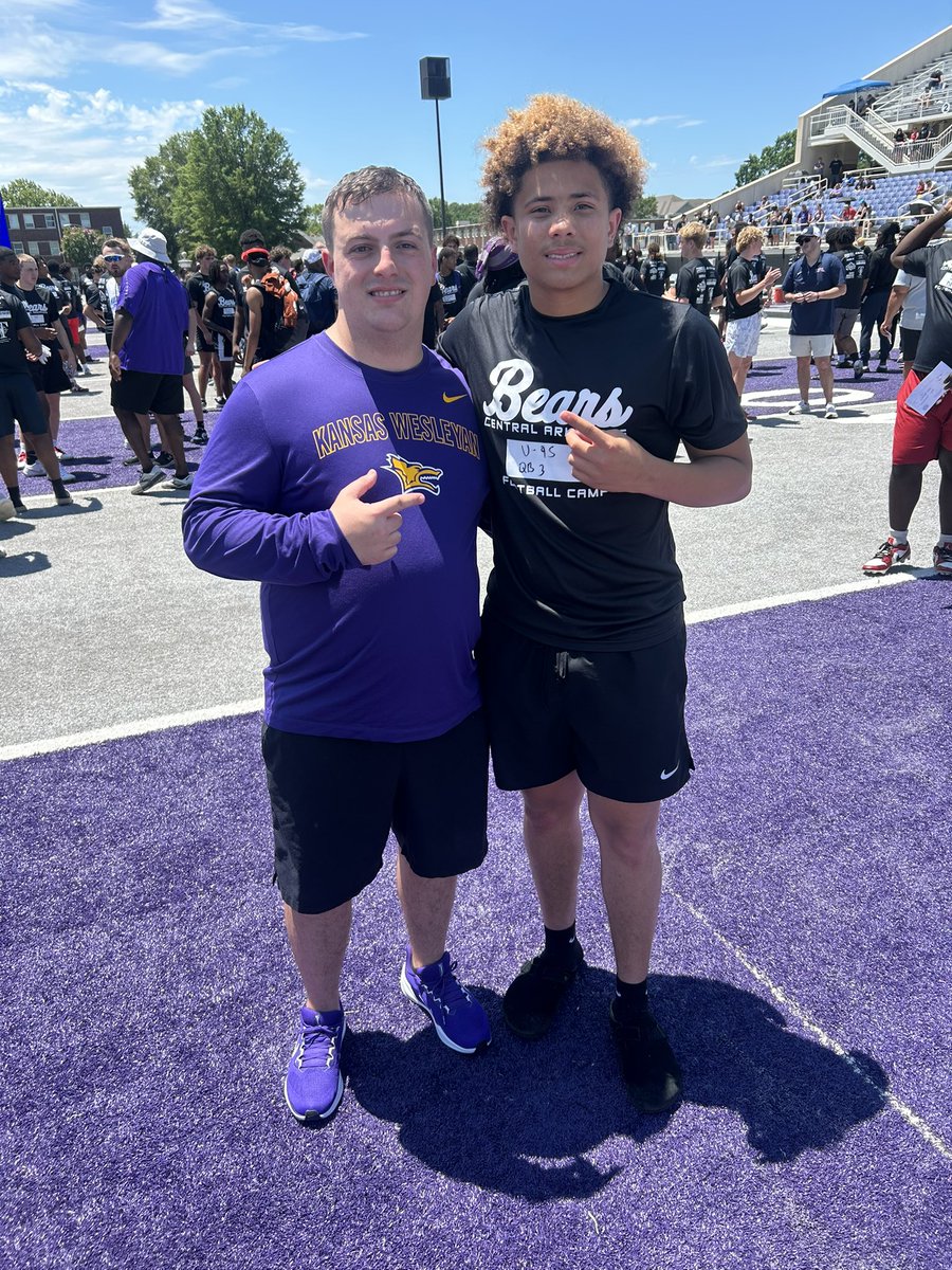 austinfranklin0's tweet photo. Great day at @UCA_Football camp! Blessed to be able to showcase my talent and put on for the town! #dawg #qb1 #mclain
@M_Ezell44 @Coach_Ticket https://t.co/XVkYthS6Aa