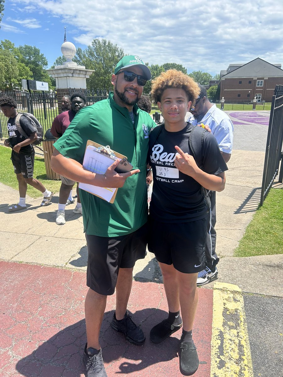 austinfranklin0's tweet photo. Great day at @UCA_Football camp! Blessed to be able to showcase my talent and put on for the town! #dawg #qb1 #mclain
@M_Ezell44 @Coach_Ticket https://t.co/XVkYthS6Aa