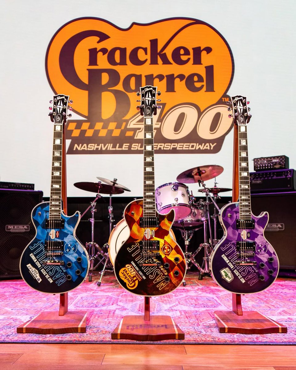 El trofeo de Nashville es, sin duda, uno de los más icónicos de la NASCAR 🏆 🎶 
Los ganadores se llevan a casa un objeto que simboliza el gran legado de la ciudad para la música: una Gibson Les Paul personalizada 👌🏻

📸 Nashville Superspeedway 

#NASCARMexico #NASCARMexicoCity