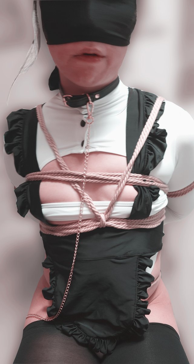 20250531
端午節綁肉粽 (?????

夥伴第一次綁肉粽 (X
第一次繩縛 (O

姑且不論外觀
綁得很紮實
肉粽很喜歡🤣

縛&amp;攝  <a href="/whjom60101/">Ling # 嫣紅迷霧</a> 
model &amp; 後製 我