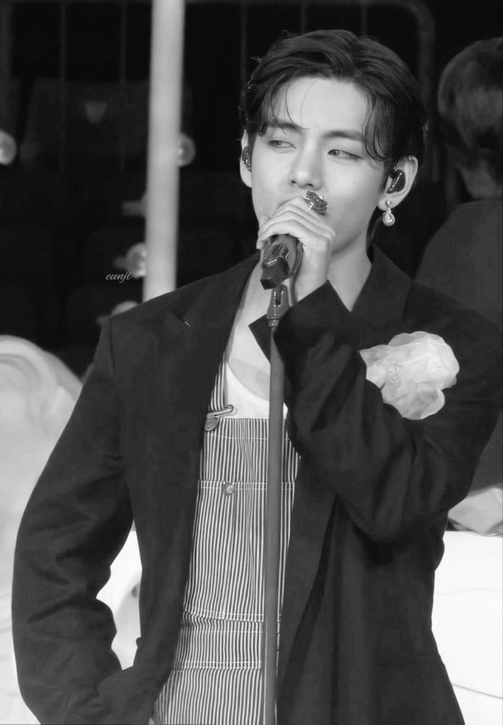 Kim Taehyung's knowledge of music theory and refined vocal technique, combined with his emotional depth, connect us in such a special and unique way, leading us to many sensations.

HAPPY 12 YEARS WITH V
#12YearsWithTaehyung