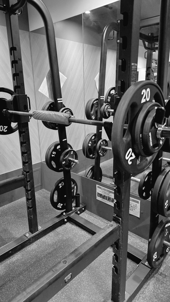 己の脚が悲鳴をあげるまでスクワットをやれ