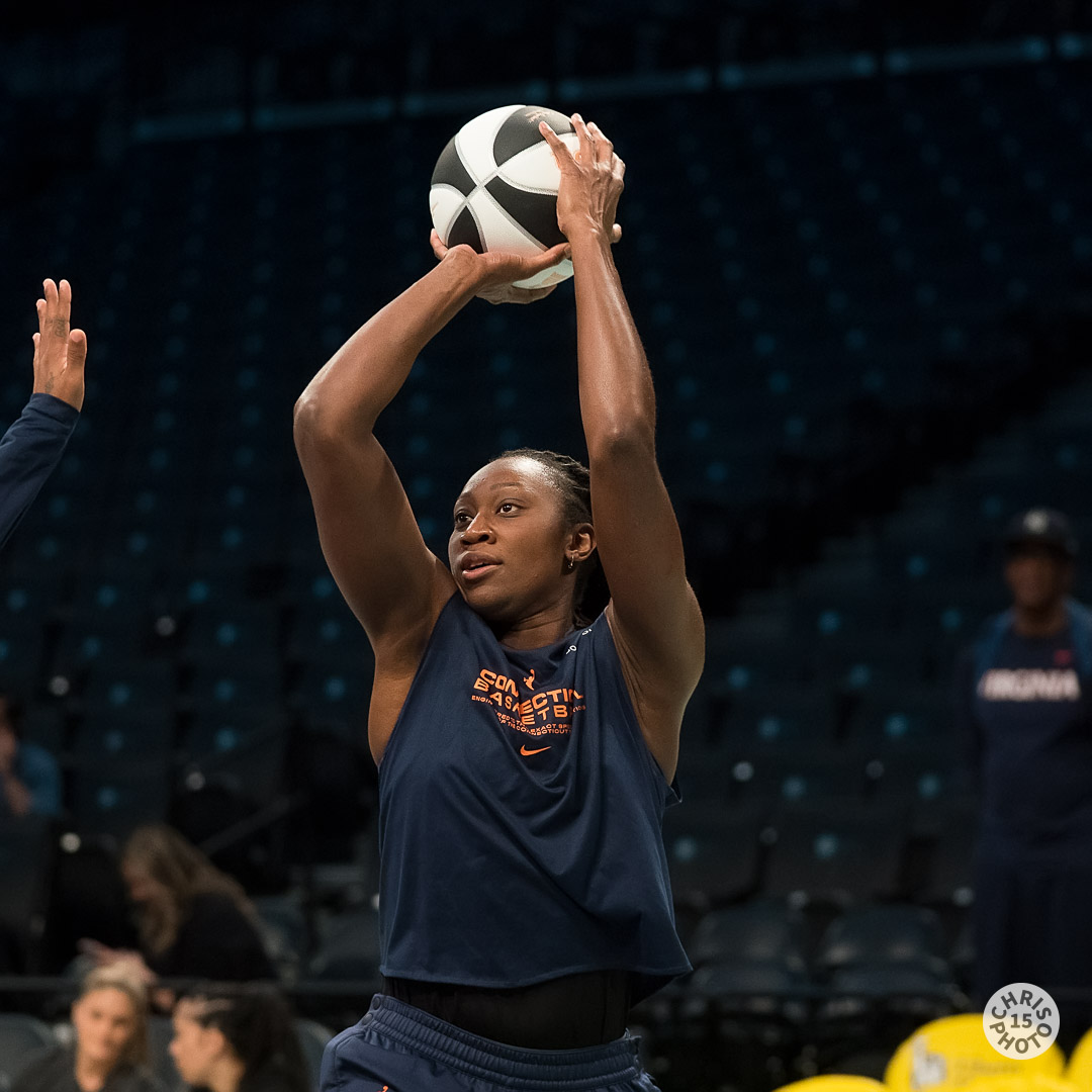 chrisphoto15's tweet image. Warming up at @barclayscenter where the @ConnecticutSun take on the @nyliberty in #WNBA action today. Tip-off at 3pm